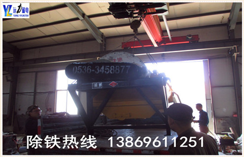 2.爱体育官方网页版-爱体育(中国)专业生产各种设备 干式磁选机,湿式磁选机,赤铁矿磁选机,褐铁矿磁选机,镜铁矿磁选机,锰矿磁选机等.拥有精良的加工设备,雄厚的科研力量,先进的工艺编排和现代化的管理,是磁选机设备定点生产企业.我们为客户提供优质的售前技术服务,认真介绍各种设备的技术特点.要求及用途,为客户提供详尽的设备配置和合理的报价,在保证质量的前提下尽量降低客户的投资成本.我厂有各类小型磁选机试验设备,可为用户免费做选矿试验.
