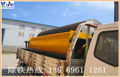 .远力干式磁选机新型设计,减少尾矿跑尾  　　爱体育官方网页版-爱体育(中国)
独创的专利技术,采用吸附.去杂.提纯.脱磁4段复合磁系的排列方法,采用优质铁氧体和钕铁硼材料与稀土磁钢复合而成.此种磁系排列方法可广泛应用于贫磁铁矿的富集提纯.河沙选铁.钢渣提纯.钛铁矿分离等,干式磁选机非常适用于干旱缺水地区,节省水资源,降低选矿成本,为超贫磁铁矿开采和利用开辟了一条新途径. 采用独有变频调速电动机,使用寿命长,运行故障低,可随时调节粗精矿品味高低